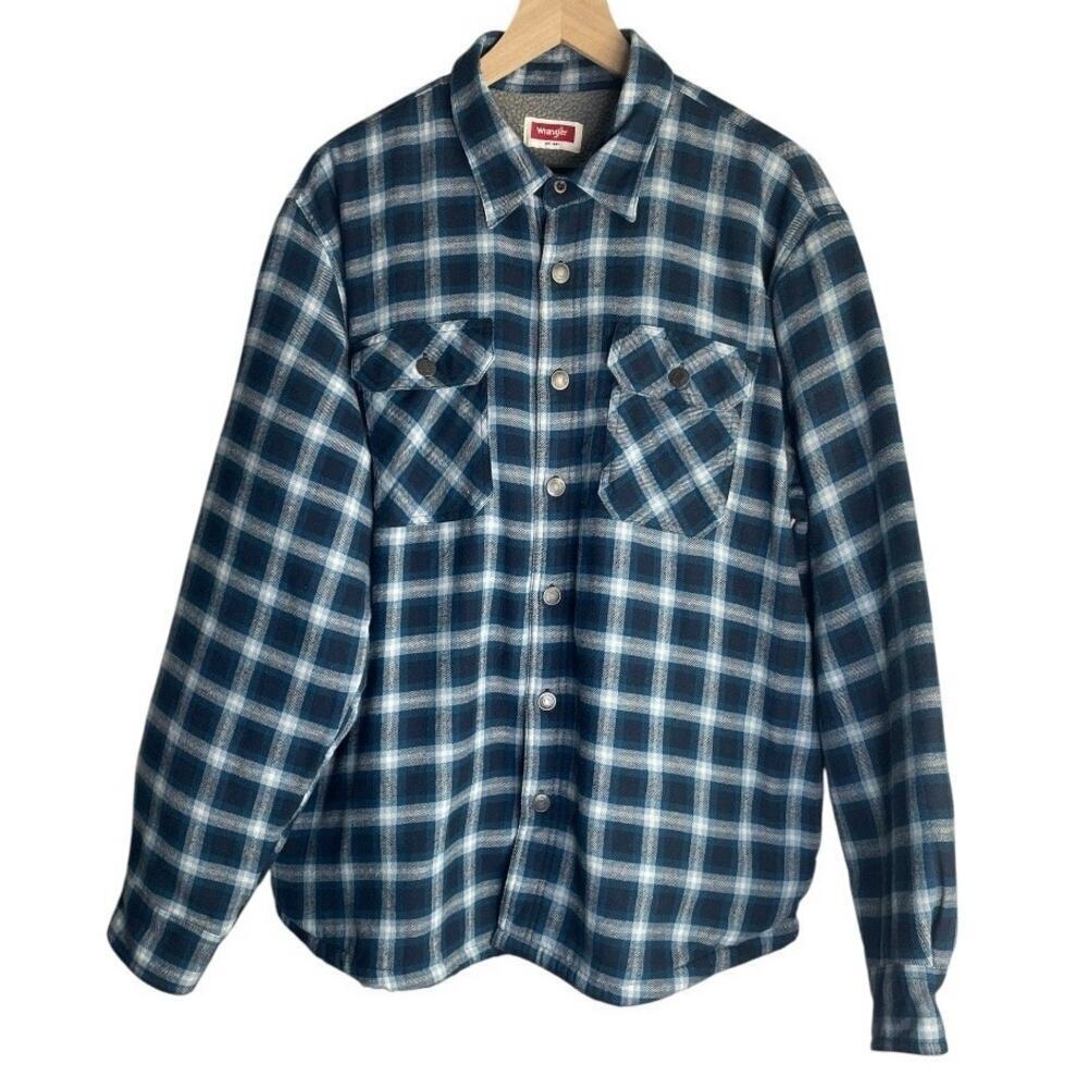 Wrangler Men’s Sherpa Lined Button FrintvFlannel Shacket Large